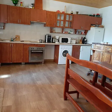 Matyas Vendeghaz Apartment *